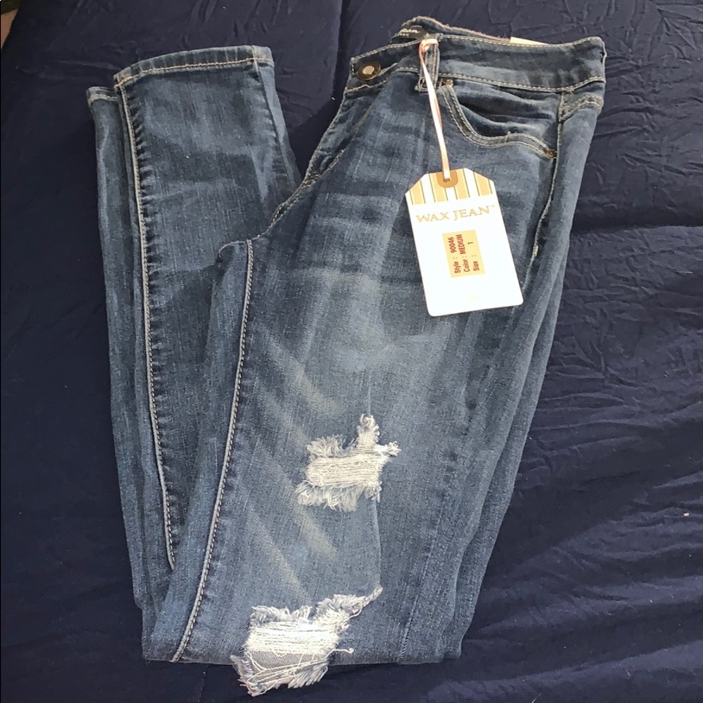 NWT Skinny distressed jeans